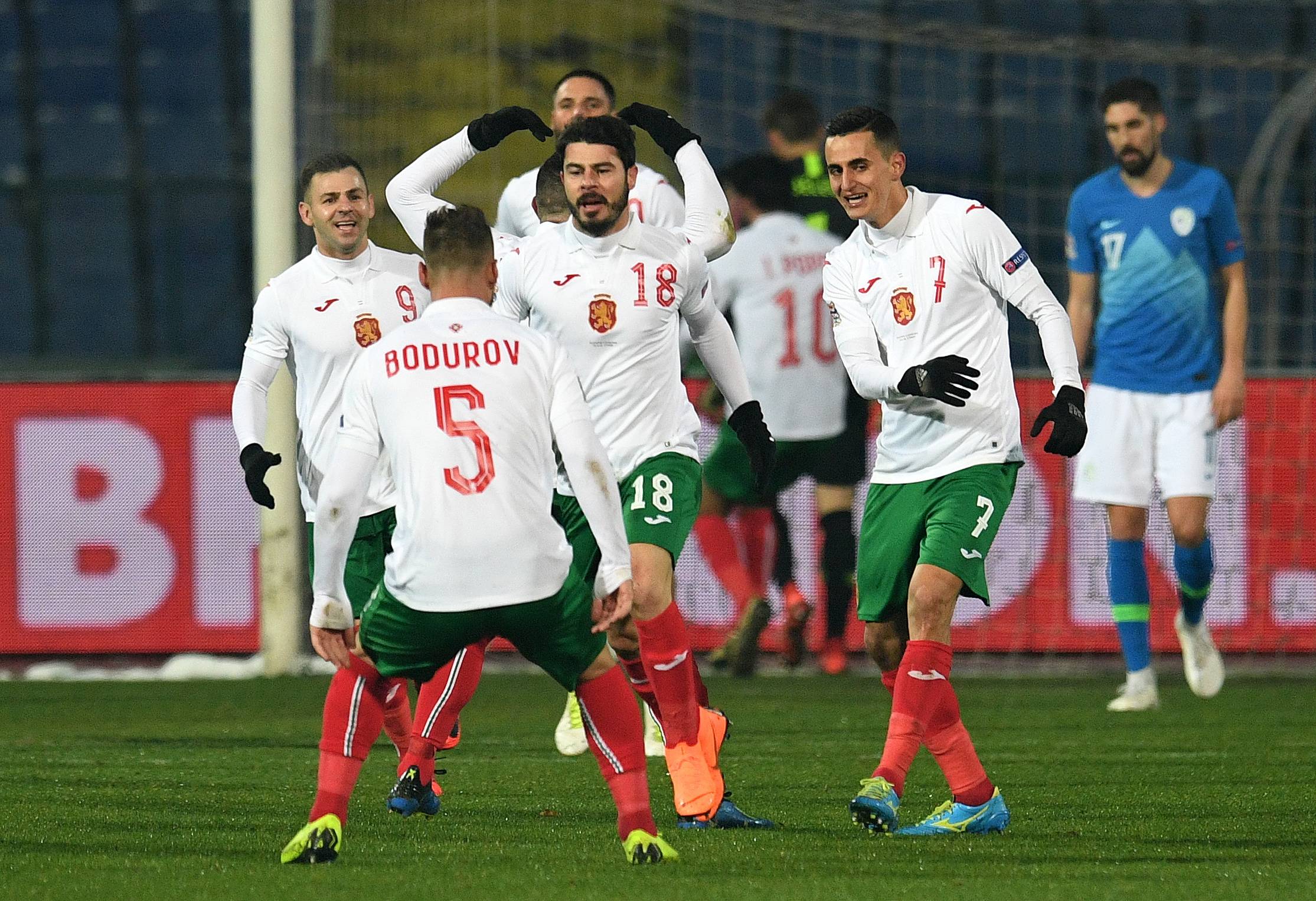 开云体育APP下载-欧洲杯资格赛场上实力对决，争夺胜利